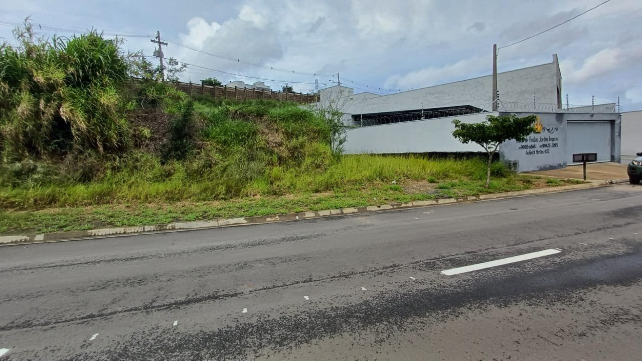 Terreno à Venda no Jardins do Império