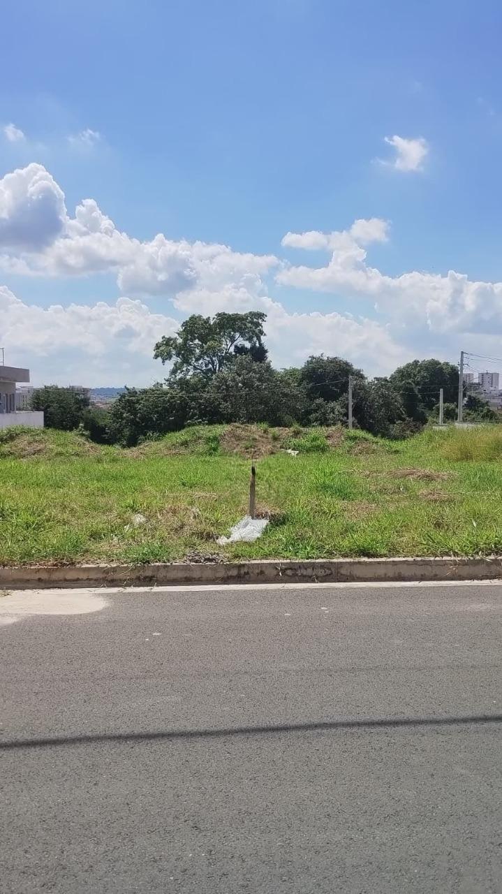Terreno à venda no Jardim Bom Sucesso
