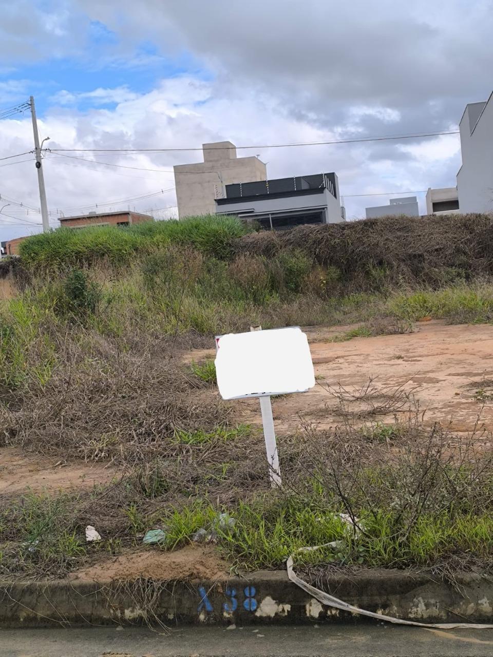 Terreno à venda em Jardim Bom Sucesso