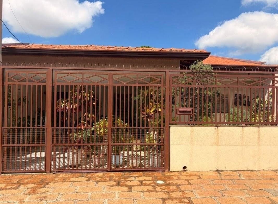 Casa 3 dormitórios com Edícula - Cecap 1