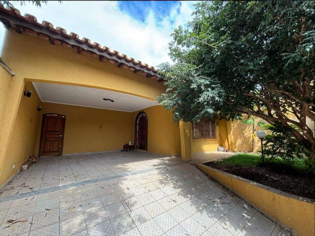 Casa 3 dormitórios com suíte - Jardim Moacyr Arruda